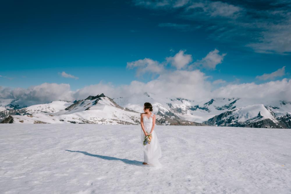 $!Photo of a bride taken at Roy’s Peak in New Zealand.