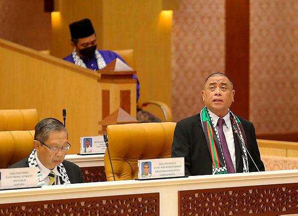 Datuk Seri Saarani Mohamad (kanan) –fotoBernama