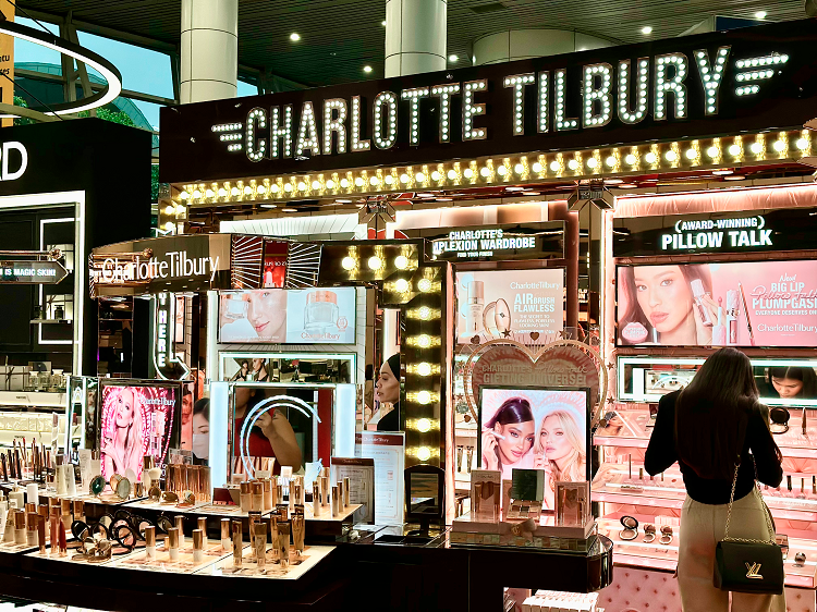 $!First-ever Charlotte Tilbury pop up at Eraman duty-free mall.