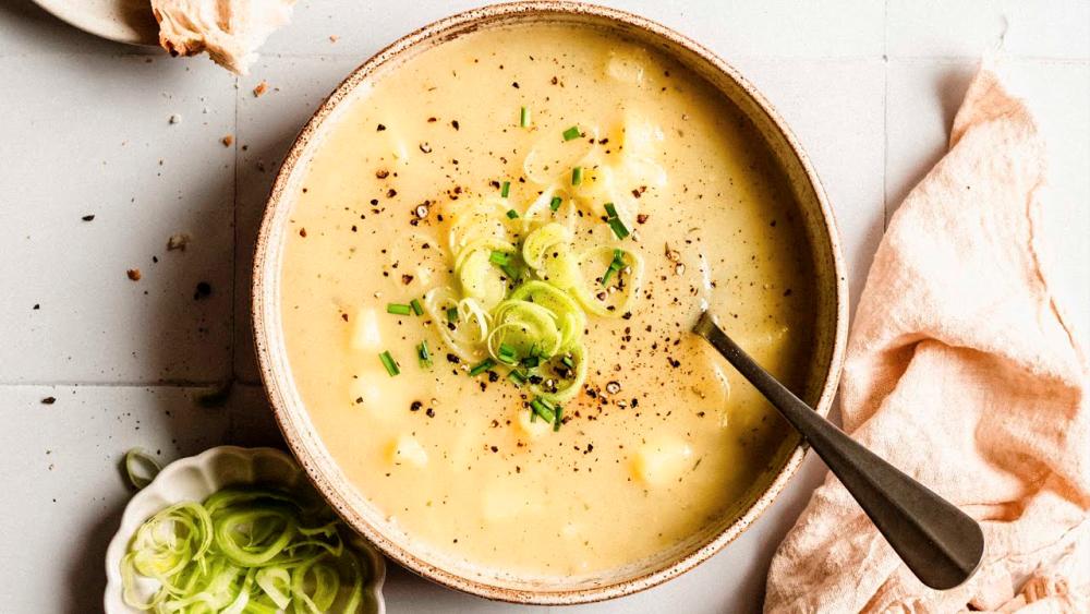 $!Potato leek soup is perfect for a warm, hearty meal. – PIC FROM YOUTUBE @WHOLEFOOD SOULFOOD KITCHEN