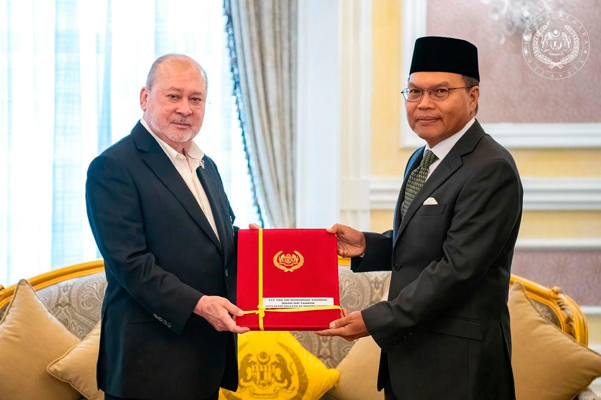 Yang di-Pertuan Agong Sultan Ibrahim berkenan berangkat menyempurnakan Pengurniaan Surat Cara Pelantikan Duta Besar Malaysia ke Amerika Syarikat di Istana Negara, pada Jun 3.ROYAL OFFICE COURTESY PIC