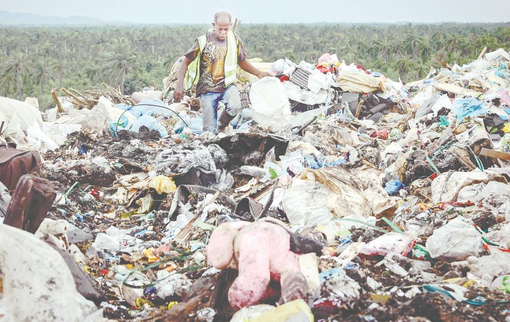 Disposable products such as tampons and sanitary pads contribute heavily to landfill waste. – SYED AZAHAR SYED OSMAN/THESUN