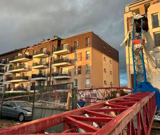 This handout photograph taken and released on October 20, 2025 by the Syndicat Alliance Police Nationale (National Police Alliance Union) shows a collapsed crane which fell during high winds in Ermont, Val-d’Oise, on October 20, 2025. HANDOUT / SYNDICAT ALLIANCE POLICE NATIONALE / AFP