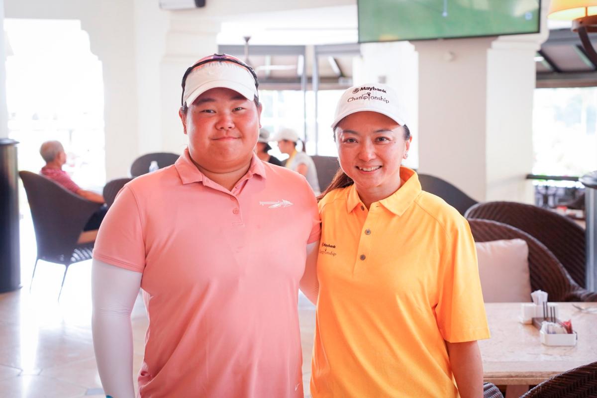 Youth and Sports Minister Hannah Yeoh with junior golfer Mirabel Ting. - Hannah Yeoh / Facebook