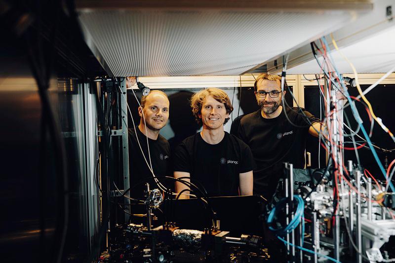 From left to right: Alexander Glätzle (planqc co-founder &amp; CEO), Johannes Zeiher (planqc co-founder, Principal Scientist), Sebastian Blatt (planqc co-founder &amp; CTO) copyright Dirk Bruniecki