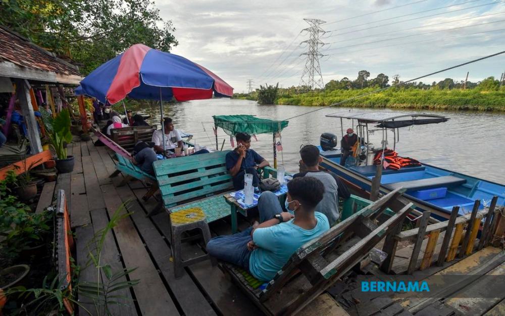 Kampung Pulau Tengah sees boom in local tourists after borders shut