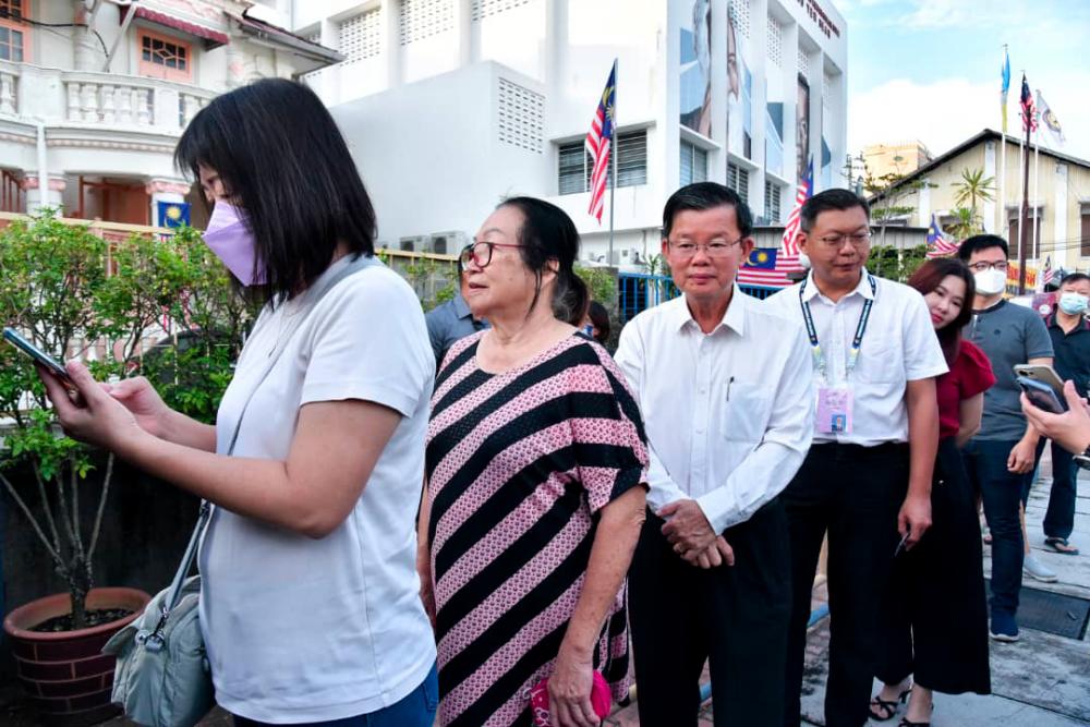 Pakatan Harapan candidate for DUN N26 Padang Kota Chow Kon Yeow queueing with other voters while in Sekolah Jenis Kebangsaan (C) Hu Yew Seah, George Town, Penang. - Sunpix by Masry Che Ani