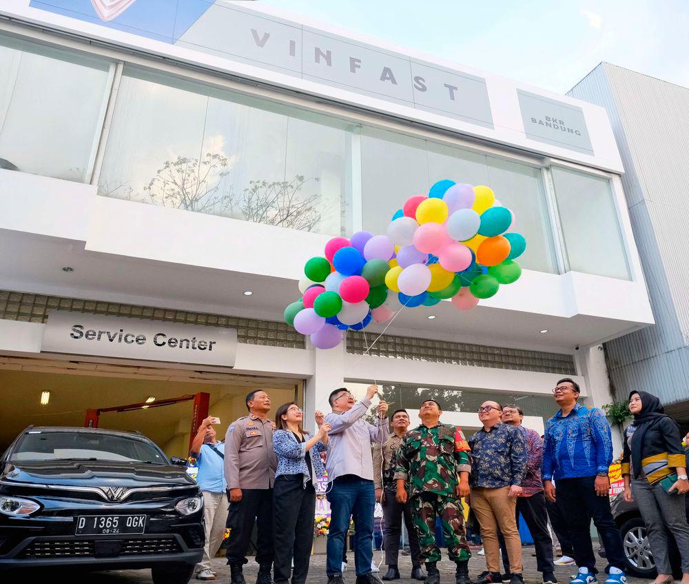 VinFast continues to open new dealership stores in Bandung, Indonesia.