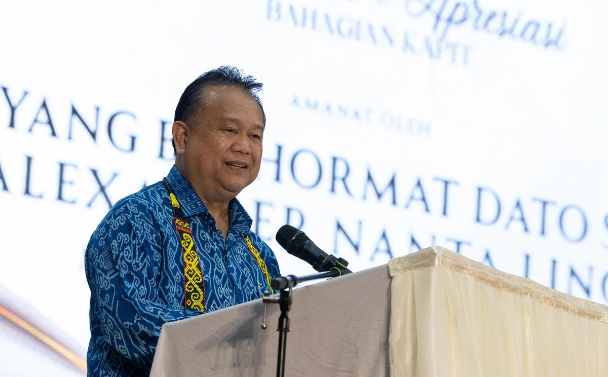 Works Minister Datuk Seri Alexander Nanta Linggi at the Kapit Division thanksgiving and appreciation ceremony today. (Credit: Alexander Nanta Linggi / Facebook)