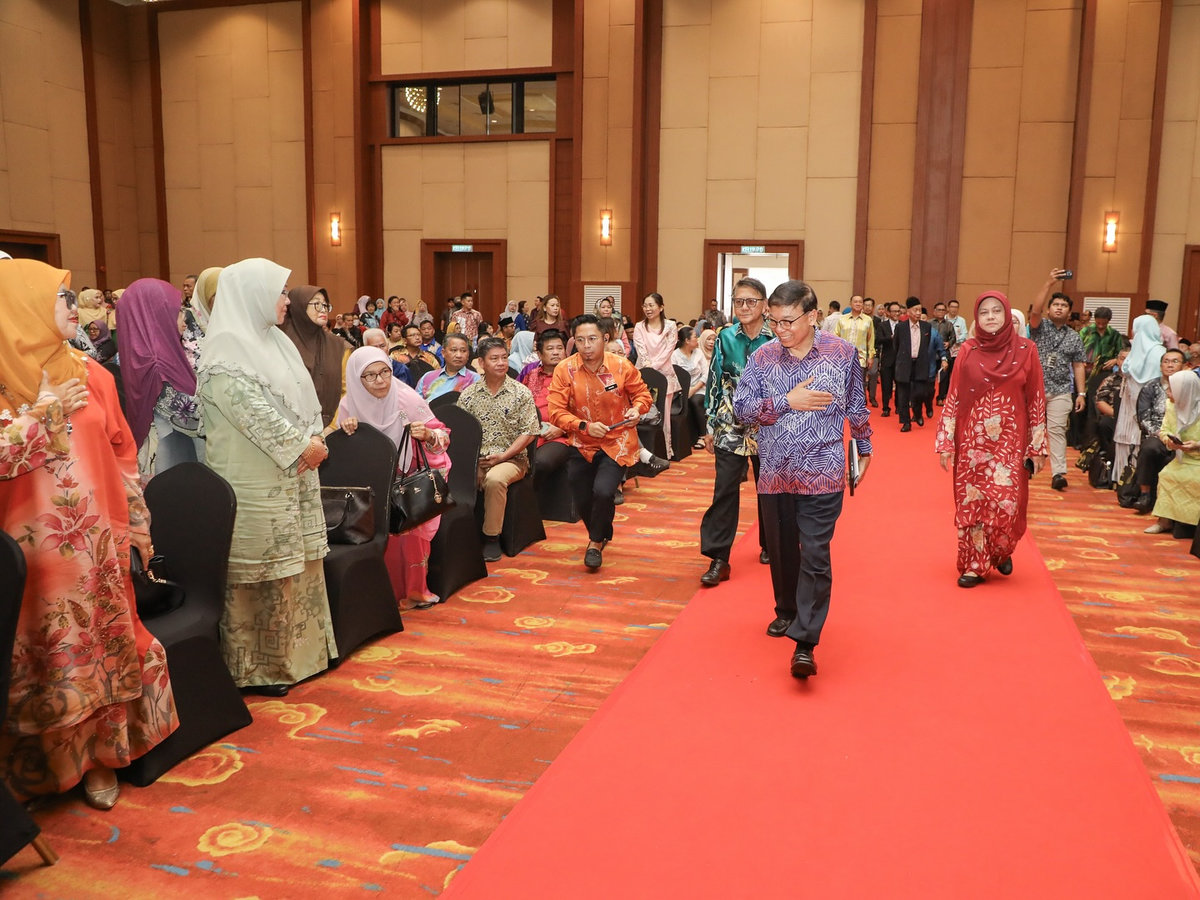 Akademi Kenegaraan Malaysia (AKM) director-general Dr Roslan Husin attended the Malaysia MADANI National Seminar at the International Technology and Commercial Centre (ITCC) today. - Akademi Kenegaraan Malaysia / Facebook