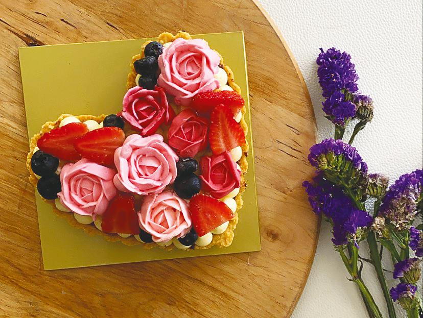 $!This heart-shaped tart just oozes romance and is sure to bring a smile to your loved one.