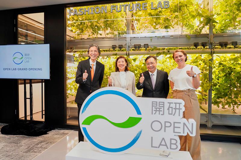 Mr Lee Kwok Bun, Ivan, JP, Commissioner for Innovation and Technology (second right) joined today’s opening ceremony at the Open Lab, celebrating this important milestone together with other officiating guests including Mrs Christiane DOLVA, Strategy Lead, H&amp;M Foundation (first right), Ms Teresa YANG, Chairman of The Hong Kong Research Institute of Textiles and Apparel (second left), and Mr Edwin KEH, CEO of The Hong Kong Research Institute of Textiles and Apparel (first left).