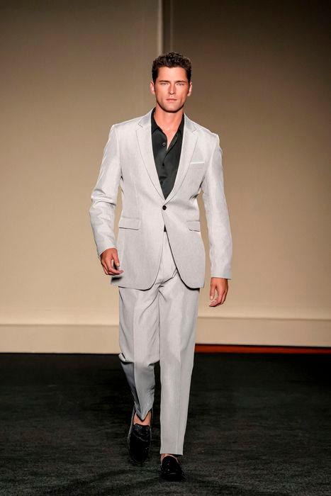 Sean O’Pry opened the runway show for Coofandy $!Sean O’Pry opened the runway show for Coofandy