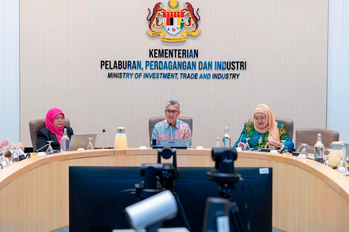 Credit: Tengku Zafrul / Facebook