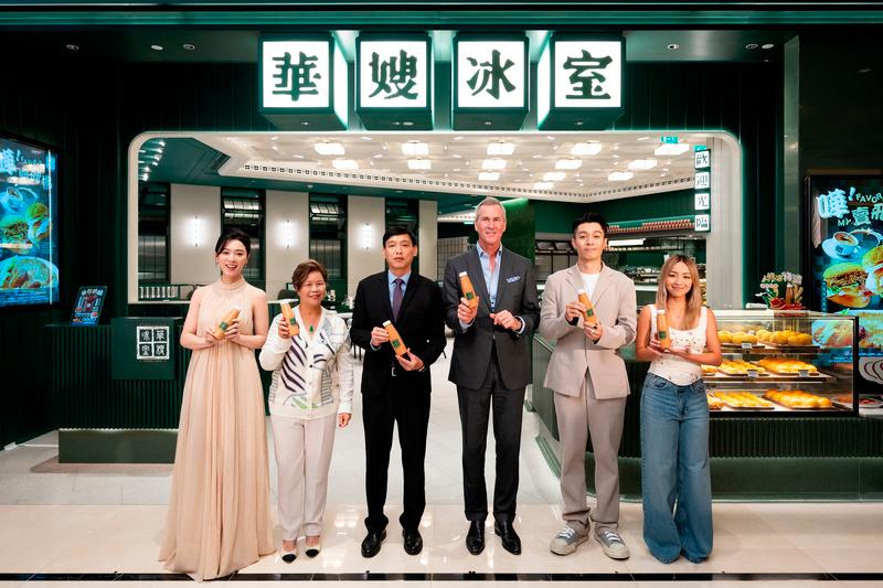 $!(From left) Venus Wong, Waso, the founder of Waso Cafe, Hoi Io Meng, Deputy Director of the Macao Government Tourism Office, Kevin Kelley, Chief Operating Officer— Macau of Galaxy Entertainment Group, Pakho Chau and Stephanie Cheng were joined the grand opening ceremony.