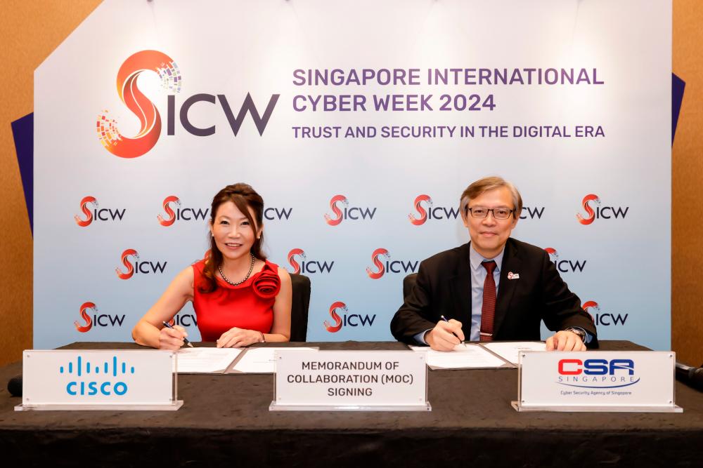 Cisco and the Cybersecurity Agency of Singapore (CSA) sign a Memorandum of Collaboration (MOC) to enhance the nation’s cyber and digital resilience. (L to R: President of Cisco ASEAN, Tay Bee Kheng and Assistant Chief Executive (National Cyber Resilience) of CSA, Dan Yock Hau)