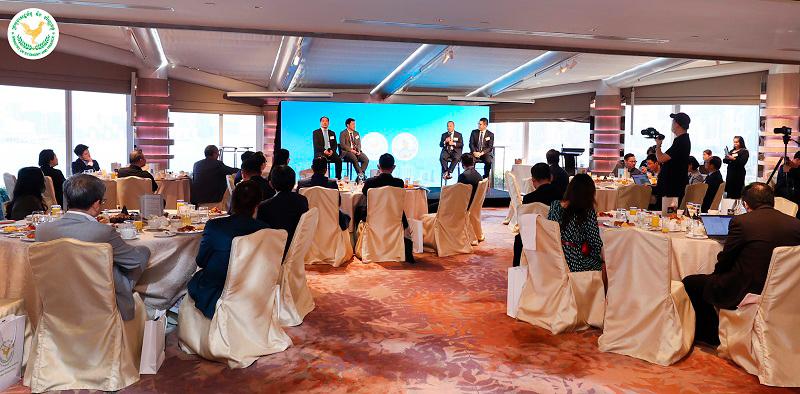 Guests actively listen to the presentation during the investment roadshow, demonstrating strong interest in the potential of Preah Sihanouk Province as a prime investment destination.