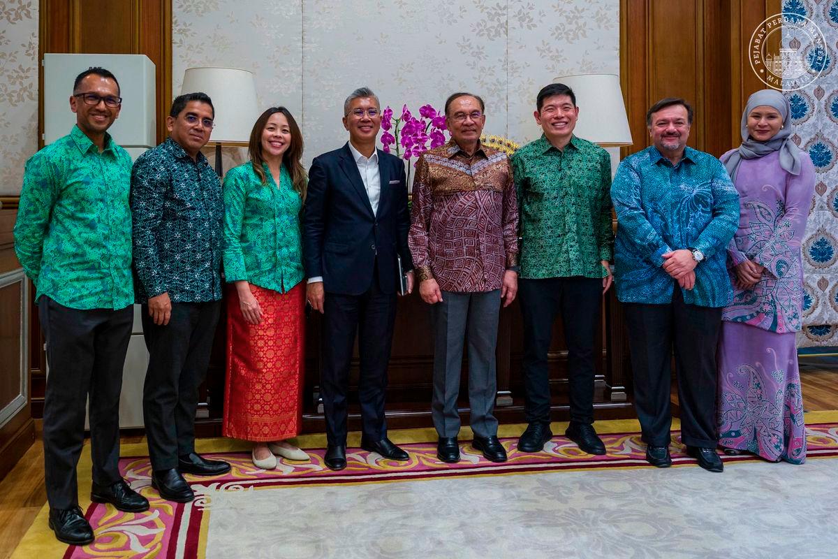 Prime Minister Dato’ Seri Anwar Ibrahim received a courtesy visit from Anthony Tan, Co-founder and Chief Executive Officer of Grab Holdings Inc. (Grab), along with his delegation. - IZZUDDIN ABD RADZAK/Prime Minister’s Office