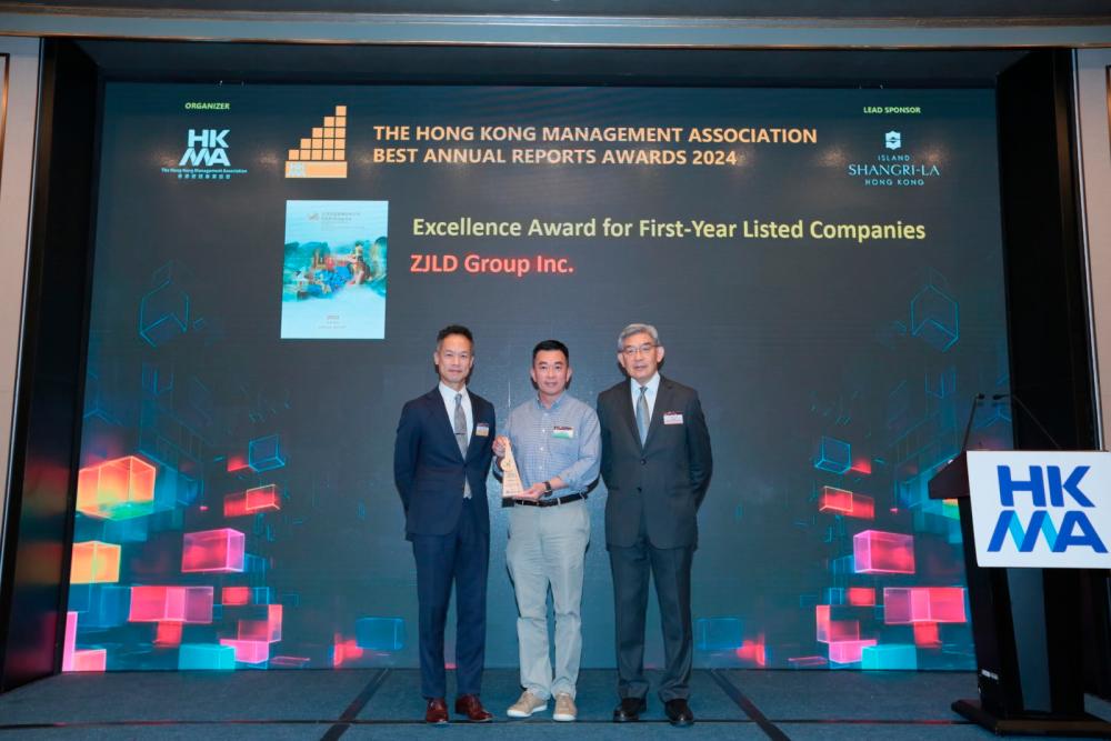 Mr. Paul Ng (in the middle), the Executive Director and Head of International Operations of ZJLD Group and Mr. Patrick Wu (first from right), Chairman of the panel of adjudicators.