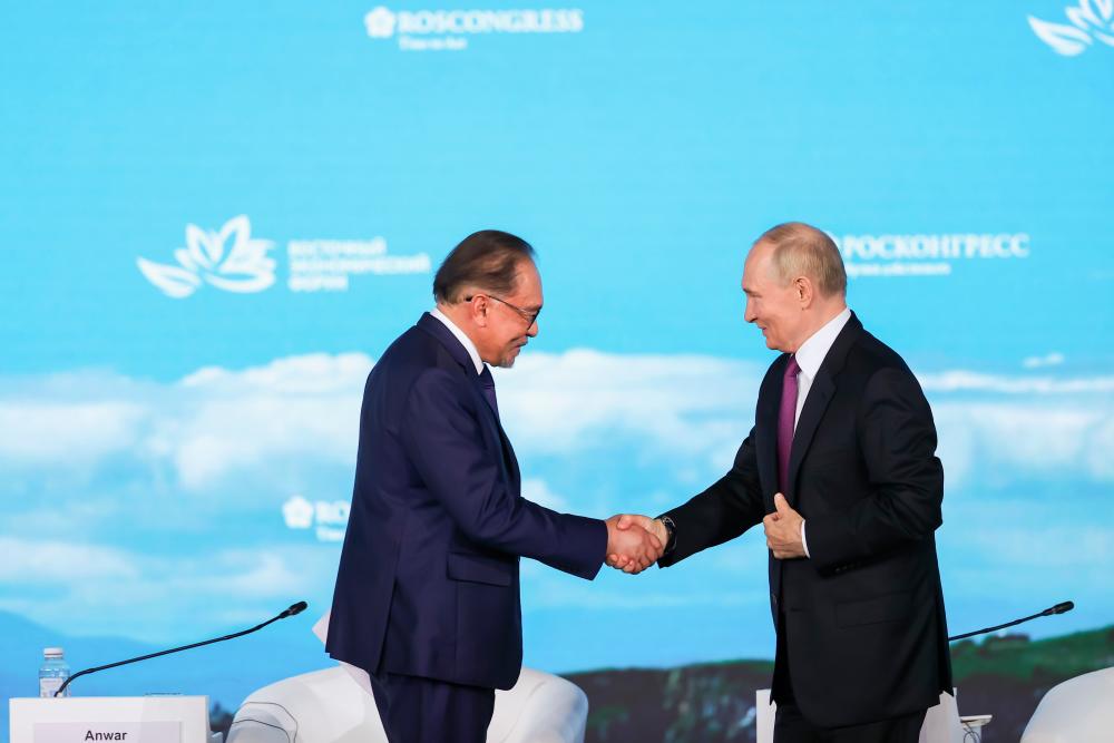 Roscongress Foundation organised the 9th Eastern Economic Forum in Vladivostok, Russia. Malaysia’s Prime Minister, Dato’ Seri Anwar Ibrahim, met with the President of Russia, Vladimir Putin during the Plenary Session in September 2024.