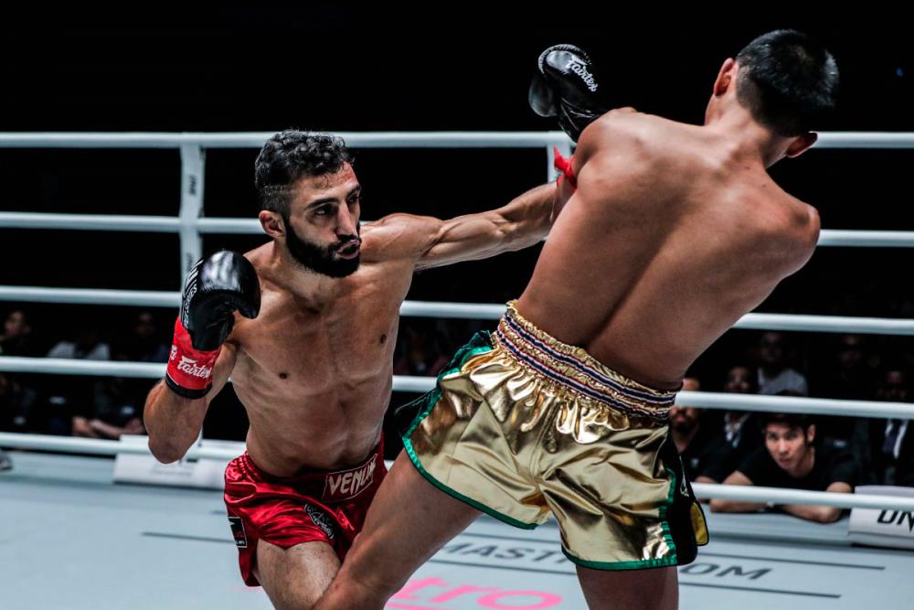 Giorgio Petrosyan outpoints Petchmorakot Petchyindee Academy to win by unanimous decision