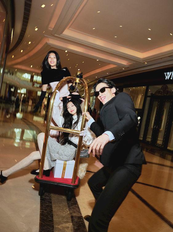 $!Galaxy Promenade, home to a collection of luxury brands, turns shopping into a joyful experience.