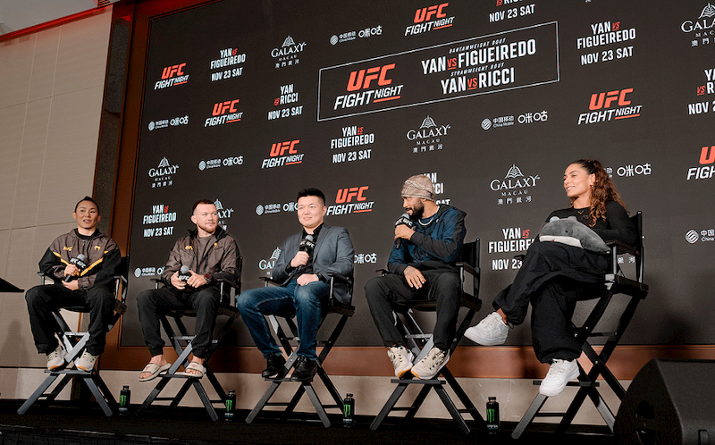 A press conference for UFC® FIGHT NIGHT MACAU: YAN vs. FIGUEIREDO was held on November 21 afternoon at the Galaxy International Convention Center banquet hall. The main and co-main event athletes Petr Yan (second from the left), Deiveson Figueiredo (second from the right), Yan Xiaonan (first from the left) and Tabatha Ricci (first from the right) were in attendance to speak to media.