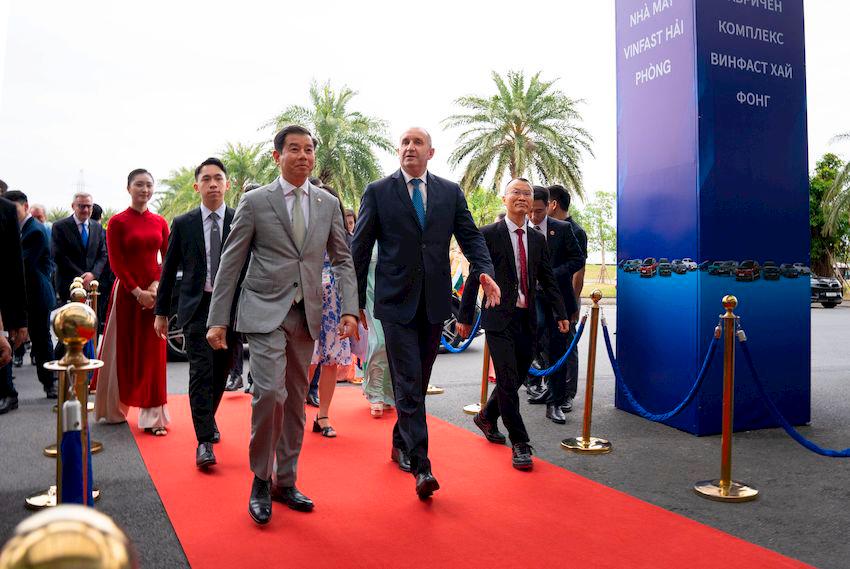 Vice Chairman and CEO of Vingroup, Mr. Nguyễn Việt Quang (in grey) welcomed President of the Republic of Bulgaria, H.E. Rumen Radev (in navy) to the VinFast Factory in Hai Phong, Vietnam.