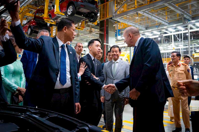 $!President of the Republic of Bulgaria, H.E. Rumen Radev was invited to experience VinFast’s state-of-the-art automotive manufacturing complex.