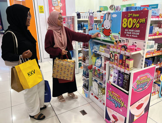 Siti Aisyah said youths, particularly those aged 18 to 30, exhibit distinct spending patterns shaped by urbanisation, lifestyle choices and varying levels of financial literacy. – theSunpix