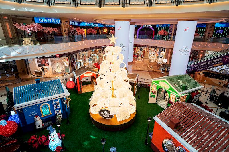 $!“Symphony of Joy” introduces a European-style Christmas village at Peral Lobby, creating a magical destination for guests to realize their holiday wishes.