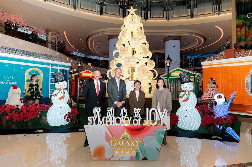 Festive spirit comes alive at Galaxy Macau with the launch of its “Symphony of Joy” festive campaign on November 28. The ceremony was graced by the presences of Maria Helena de Senna Fernandes, Director of Macao Government Tourism Office (second from the right), along with executives from Galaxy Entertainment Group and distinguished guests.