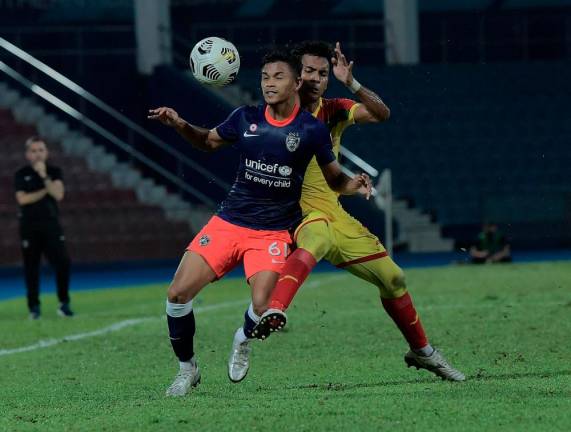 Selangor FC defender, Harith Haiqal Adam Afkar (right) - BERNAMAPIX