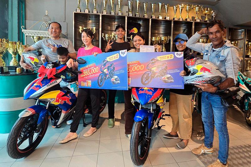 $!Red Bull awarded two individuals from its recent month-long social media contest with the grand prize of a limited-edition Yamaha Y15ZR motorcycle and helmet.