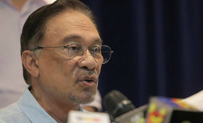 Anwar claims to have numbers