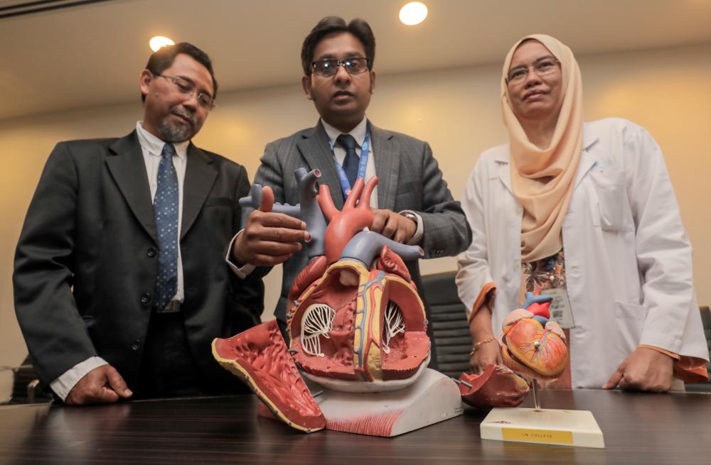 Consultant cardiothoracic surgeon Dr Siva Kumar Sivalingam (C) gives an explanation during press a conference on a successful arterial switch surgery on a separated conjoined twin, while Paediatric and Congenital Heart Centre head of department Dr Hasri Samion (L) and consultant paediatric cardiologist (intensive) Dr Khairul Faizah Mohd Khalid (R) looks on at Institut Jantung Negara, Kuala Lumpur on June 10, 2019. — Sunpix by Asyraf Rasid