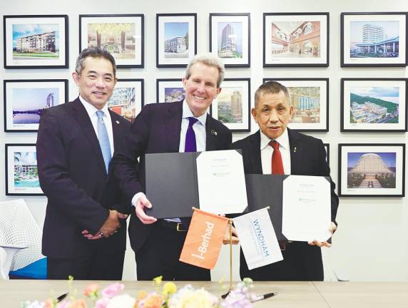 From left: Wyndham Hotels &amp; Resorts Apac president JoonAun Ooi, Wyndham Hotels &amp; Resorts CEO Geoffrey Ballotti and Lim at the signing ceremony to rebrand Best Western Hotel to Wyndham Garden i-City.
