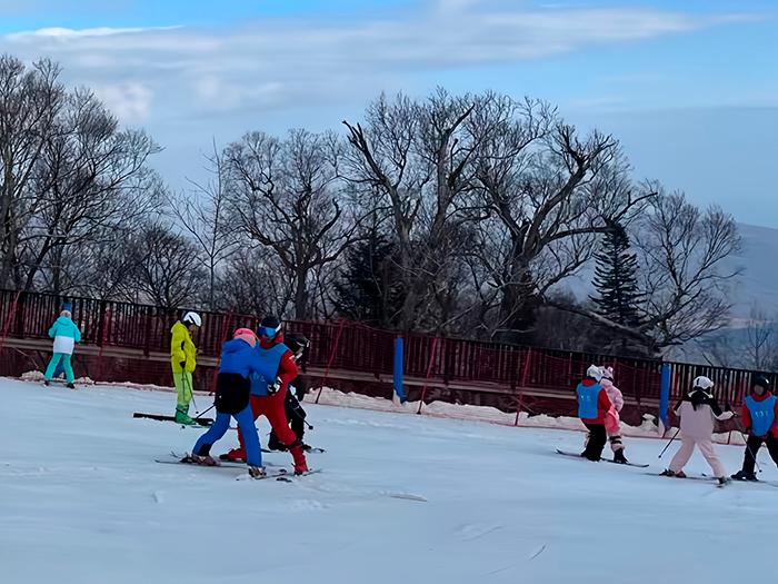 $!Tourists are skiing in Yabuli Ski Resort in Harbin city.