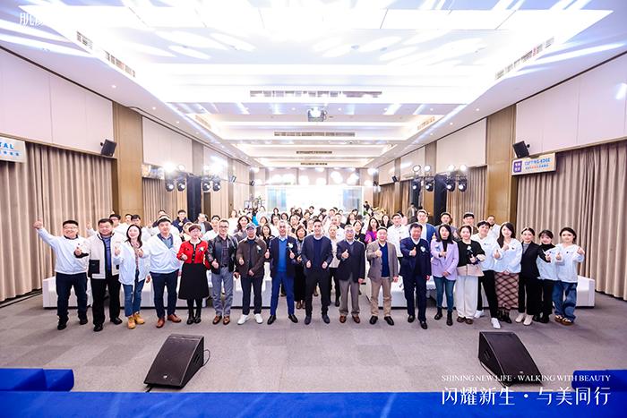 $!Group photo of the launch of 肌顏態®