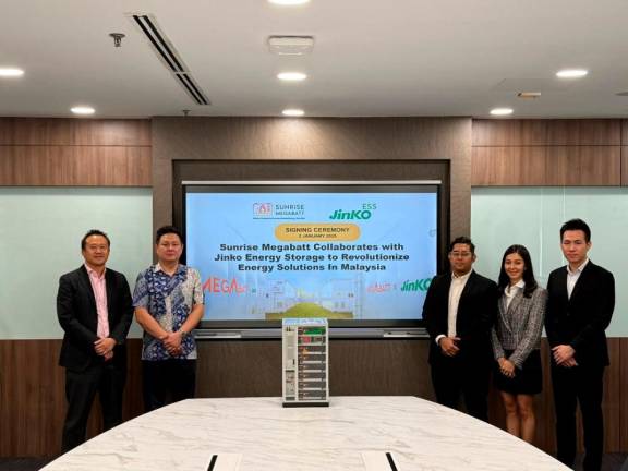 Sunrise Megabatt Sdn Bhd director Paul Lam, Matt Tan, Jinko Solar sales director Arif Ibrahim, sales manager Shueh Li Tham and Darrius Hooi posing with the model of BESS after the signing of a distribution agreement in Kuala Lumpur.