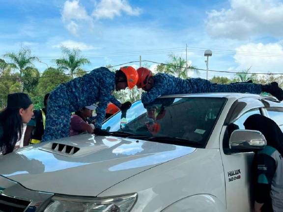 APM personnel in the midst of rescuing the trapped toddler. - Pic courtesy of Sandakan APM