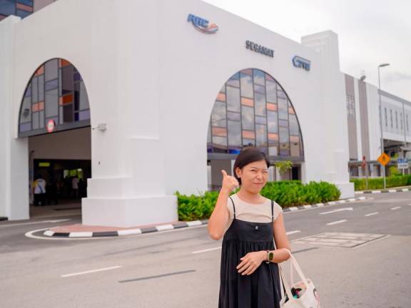 Ng giving the ETS service a thumbs up in front of the KTM station in Segamat.