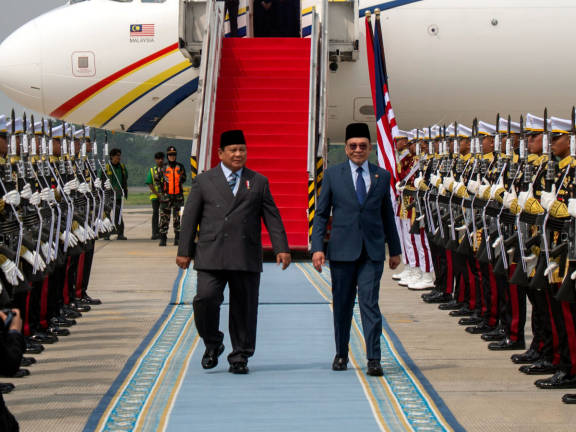 Prime Minister Datuk Seri Anwar Ibrahim arrived at Halim Perdanakusuma International Airport here at 12:57pm local time. Anwar arrived on a special aircraft and was received by Indonesian President, Prabowo Subianto. - BERNAMA