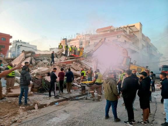 Rescuers search for survivors at the site of an Israeli airstrike that targeted overnight the southern Lebanese city of Tyre on October 28, 2024, amid the ongoing war between Israel and Hezbollah. - Kawnat HAJU / AFP