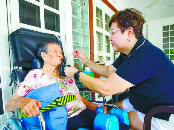 Although her mother now lives at the centre, Goh vowed to visit her every day and has faithfully done so for the past eight years. – AMIRUL SYAFIQ/THESUN