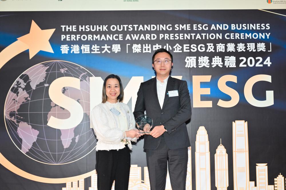 Mr. Wang Chunsheng, the Chief Executive Officer of Novautek received the award