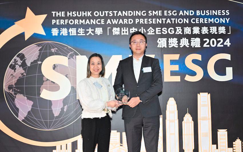 Mr. Wang Chunsheng, the Chief Executive Officer of Novautek received the award