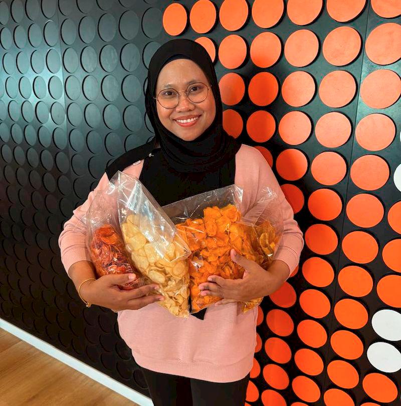 Nur Rahilla Binti Mohamad Kamal, co-founder of Nanakamalbiz, showcases her handmade traditional snacks.