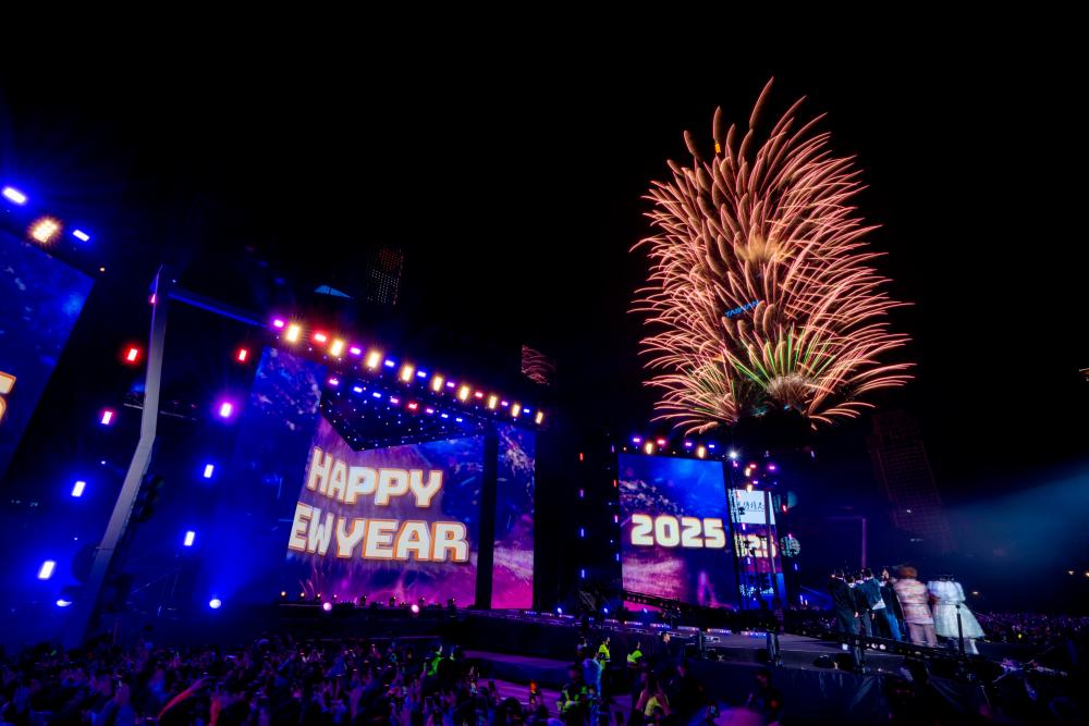 【The 2025 Taipei New Year’s Party 】For the midnight countdown and spectacular six-minute fireworks extravaganza over Taipei 101 that followed.