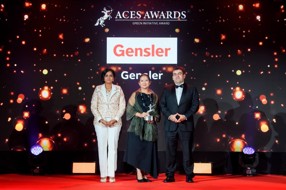 Tanya Suvannapong, Principal and Design Director of Gensler (centre), receiving the award in recognition of Gensler’s contributions to advancing sustainable design across the APME region.